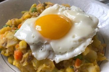 Recipe for Chilean Charquicán with Fried Egg