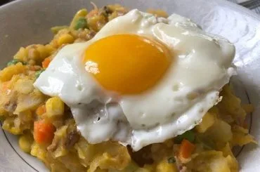 Recipe for Chilean Charquicán with Fried Egg