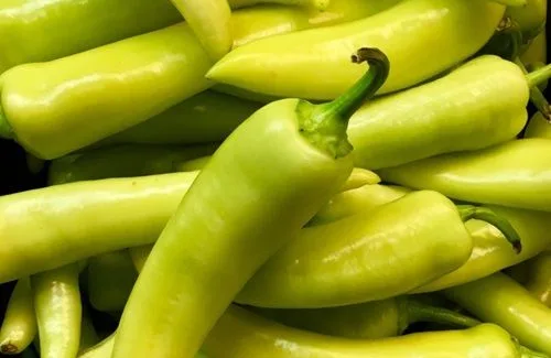 Green chilies for the piure salad
