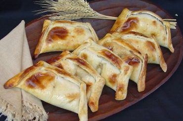 Chilean empanada de pino