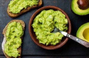 Mashed avocado Fresh Chilean Hass avocado mashed to a creamy yet slightly chunky texture, seasoned with a hint of lemon.