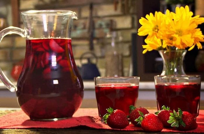 Chilean Homemade Strawberry Burgundy (Borgoña de Frutillas) Recipe Chilean Homemade Strawberry Burgundy (Borgoña de Frutillas) Recipe