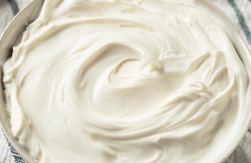 Cold heavy cream for chantilly