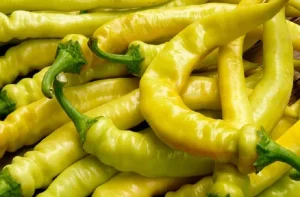 Cacho de abra chili Dried Chilean Cacho de Cabra chili, used for its smoky heat in traditional seafood preparations.