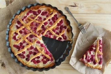 Chilean Raspberry or Strawberry Kuchen Recipe