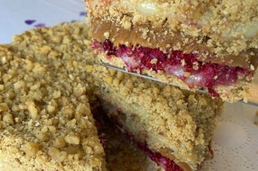 Raspberry and Walnut Caramel Cake Recipe