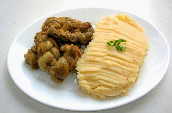 Chilean chunchules with toasted flour — crispy braided beef intestines coated in harina tostada, traditional Chilean offal dish