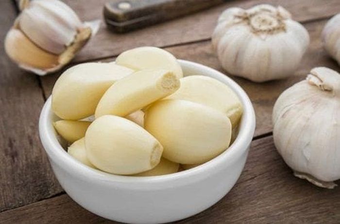 Chopped garlic cloves added to the pot for pre-cooking Chilean beef chunchules with flavor
