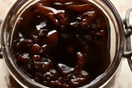 Glass jar of Chilean cochayuyo seaweed jam with visible seaweed pieces and amber color