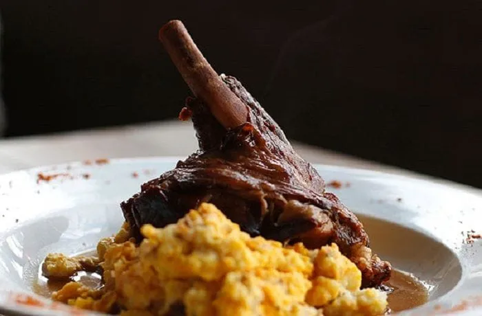Chilean roasted lamb shank (garrón de cordero al horno) — tender and juicy oven-baked recipe
