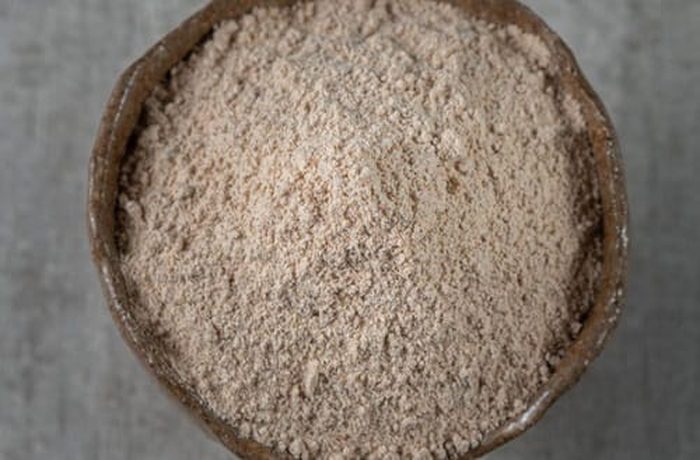 fine toasted flour added to the muday de arveja mixture for body and flavor