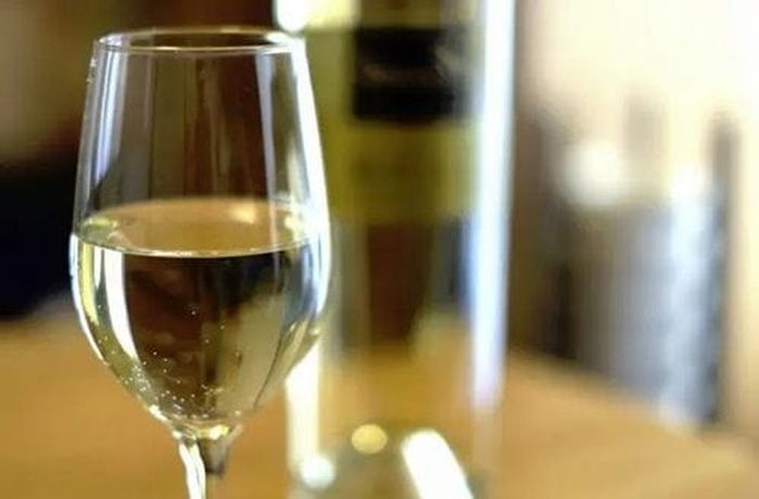 white wine added to the sopa de locos to deglaze and build flavor