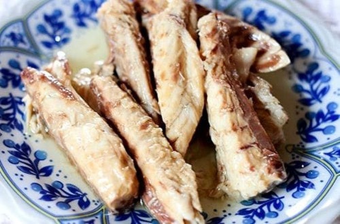 Drained canned jack mackerel fillets, ready to be flaked.
