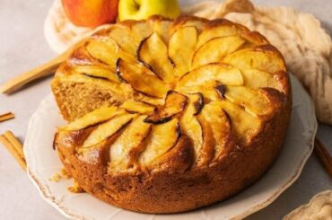 Chilean apple loaf cake with sliced apple on top and powdered sugar
