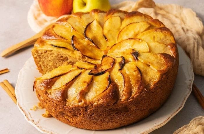 Chilean apple loaf cake with sliced apple on top and powdered sugar