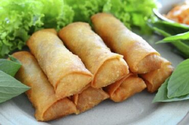 Fried Chilean arrollados de jamon y queso, served on a plate.