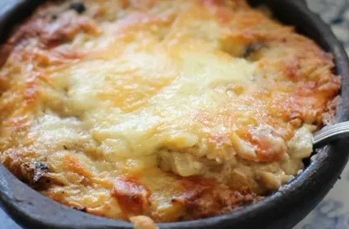 Chilean canned jack mackerel chupe, creamy and gratinated, served in a clay bowl