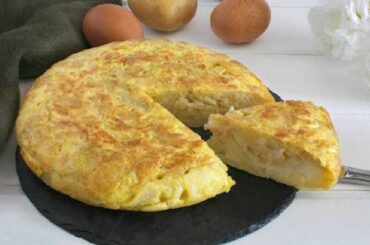 Chilean cauliflower and parsley tortilla served in slices