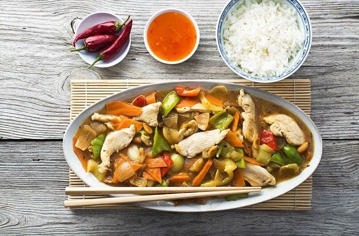 Chilean chapsui de pollo, chicken chop suey with vegetables