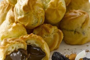 Chilean repollitos, cream puffs filled with chocolate pastry cream