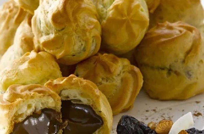Chilean repollitos, cream puffs filled with chocolate pastry cream