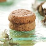 Round Chilean butter cookies made with luche seaweed