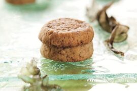 Round Chilean butter cookies made with luche seaweed