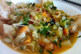 Chilean menestron recipe: thick soup with noodles, potatoes, and beans, served in a bowl.