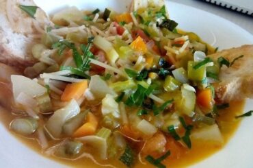 Chilean menestron recipe: thick soup with noodles, potatoes, and beans, served in a bowl.