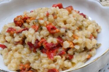 A deep plate of Chilean rice with piure, a seafood and rice stew.