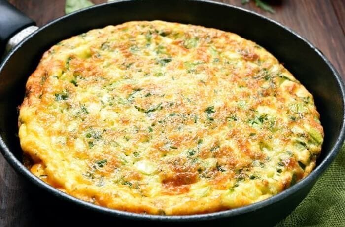 Chilean tortilla de arroz, a golden rice and egg omelette filled with ham and cheese