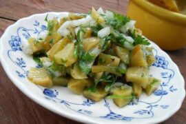 Chilean ulte salad recipe, made with the tender inner stem of cochayuyo seaweed.