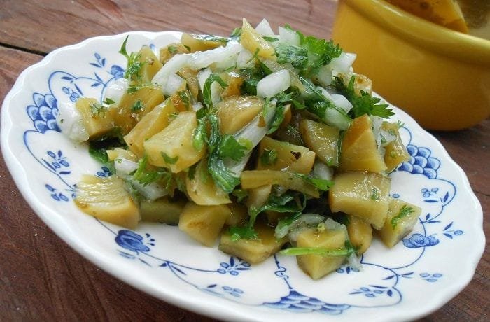 Chilean ulte salad recipe, made with the tender inner stem of cochayuyo seaweed.