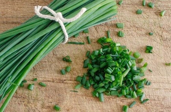 Finely chopped chives for the eggs