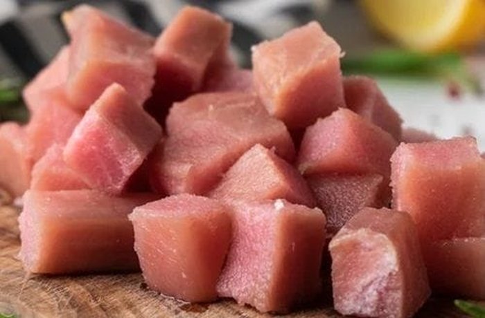 Chopped fresh tuna for the empanada filling