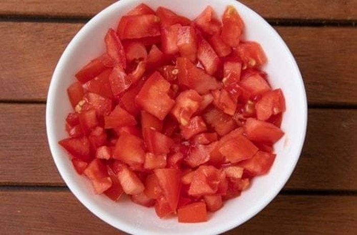 Ripe tomatoes cut into small cubes, essential for the fresh Neapolitan filling.