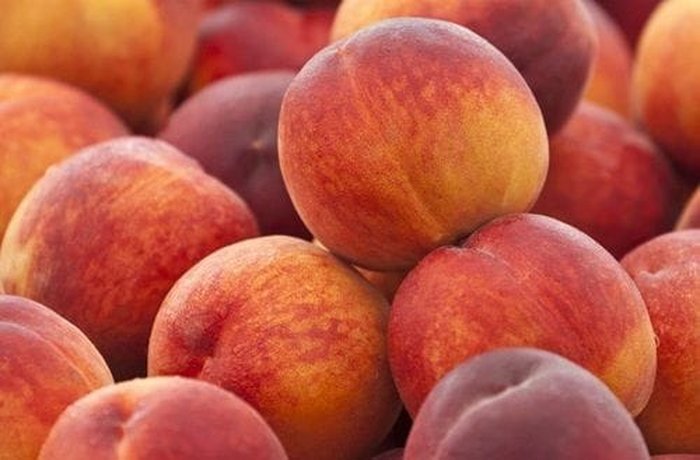 Fresh peeled peaches cut into medium chunks