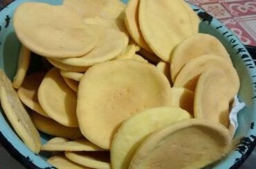 Gluten-free hojarascas baked and stacked, ready to be filled with manjar for alfajores.