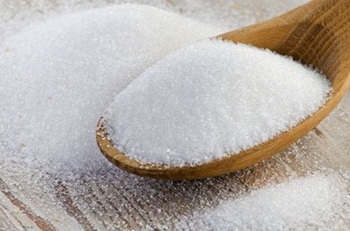 Granulated sugar Granulated white sugar, used to cook the murta berries into jam.