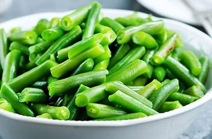 Fresh green beans for the locro falso
