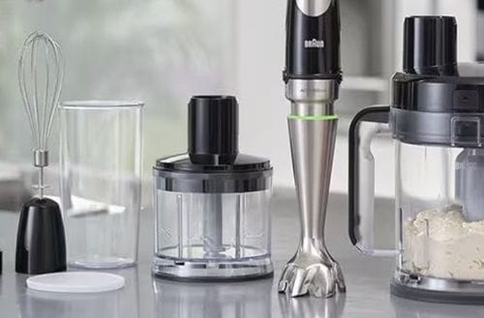 Electric hand blender used to grind sugar into powder