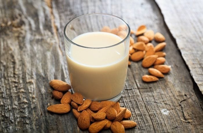 Almond milk for the vegan loaf cake