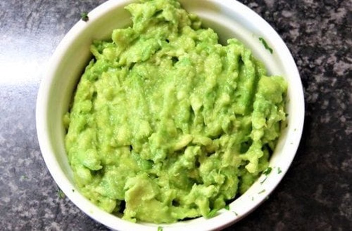 Mashed avocado, the green of the mechada italiana