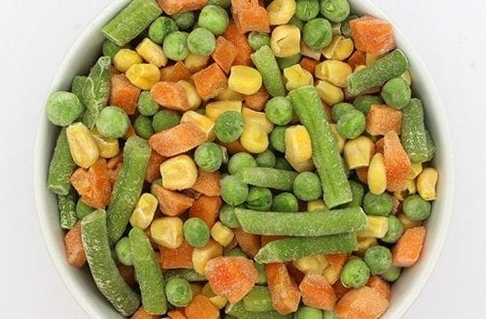 A mix of fresh or frozen spring vegetables, ideal for the garden-style stew.