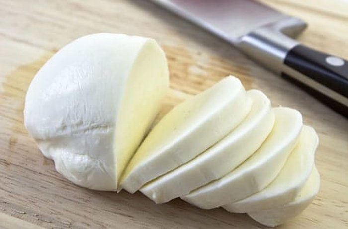 Mozzarella for the melting cheese filling