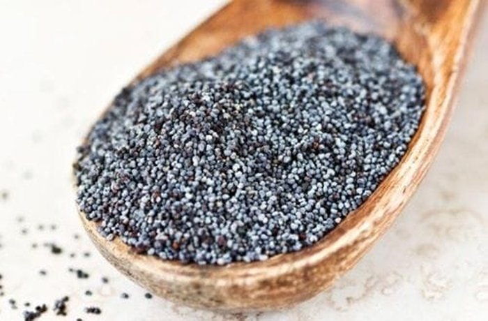 Poppy seeds for the Chilean poppy seed sponge