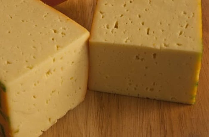 Queso mantecoso, the semi-soft Chilean melting cheese used in Neapolitan empanadas.