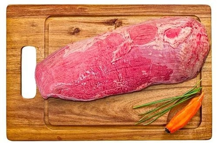 Whole raw pollo ganso, the lean Chilean eye of round beef cut, ready to be seared