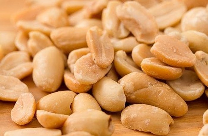 Lightly toasted shelled peanuts ready to grind into paste