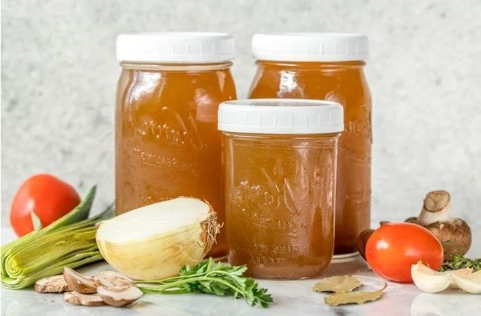 Hot vegetable stock for the risotto